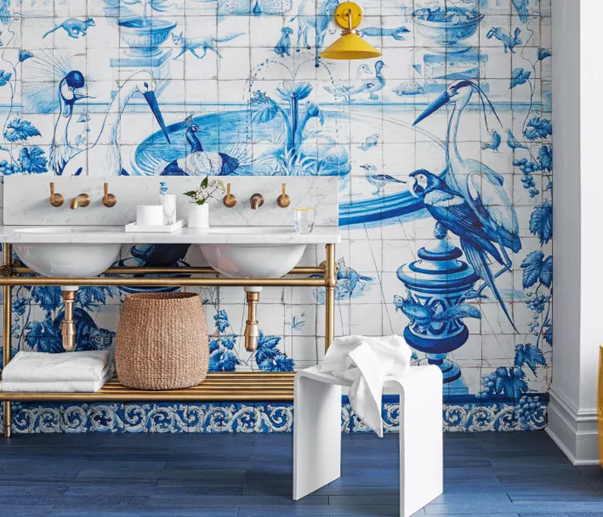 desain interior kamar mandi kombinasi warna biru dan putih